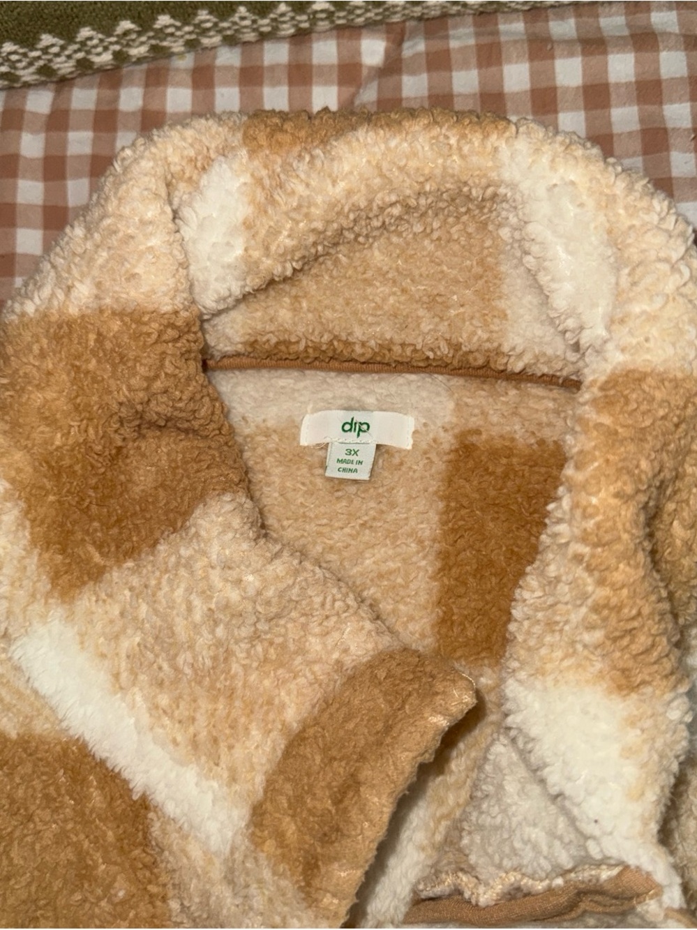 dip Checked Sherpa Jacket in Cream and Tan - Picture 2 of 3